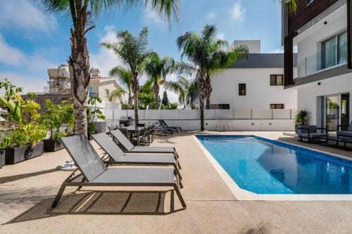Πισίνα στο ή κοντά στο Valerian Palm Villas - Napa's Secret Escape