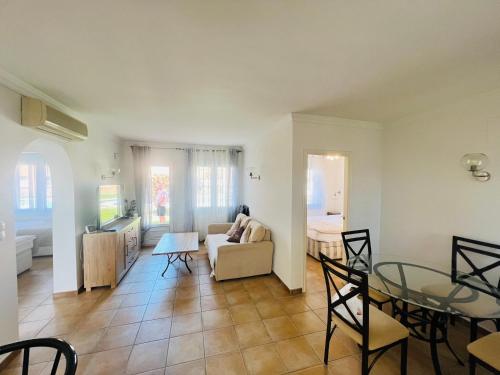 O zonă de relaxare la Apartment Sevilla III Golf ,big pool and seaside