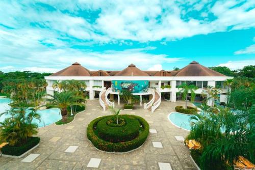 an aerial view of a resort with a pool at Encanto Natural in Sambo Creek