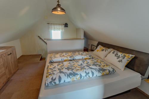 Postel nebo postele na pokoji v ubytování WeinSpitz - Wellness House
