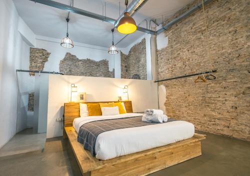 Loft-style ground floor flat