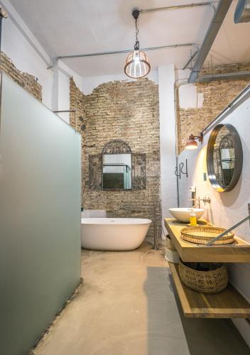 Loft-style ground floor flat