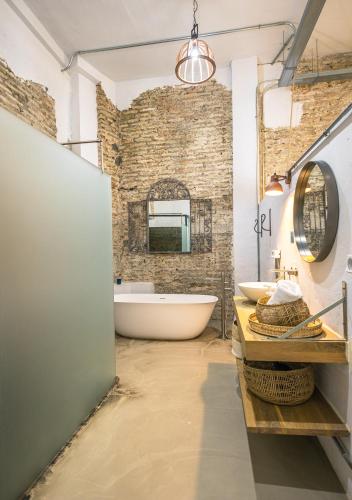 Loft-style ground floor flat