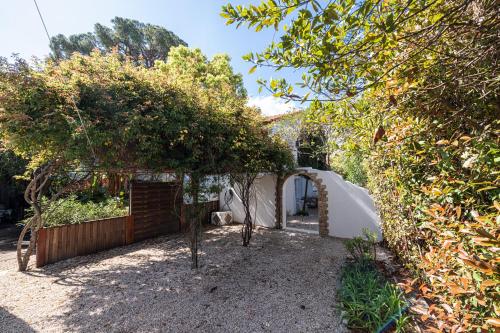 Κήπος έξω από το Stunning Juan Les Pins 4 bed Villa with Pool