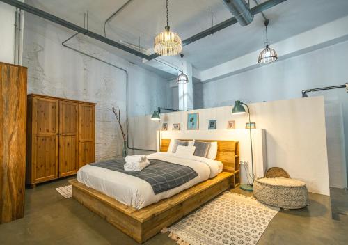 Loft-style ground floor flat