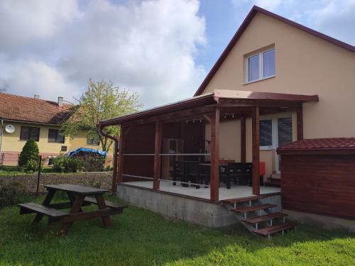 Budova, v ktorej sa dovolenkový dom nachádza