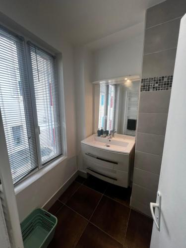 Ένα μπάνιο στο Maison de ville avec terrasse