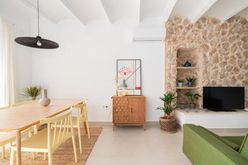 Casa con historia en el centro.