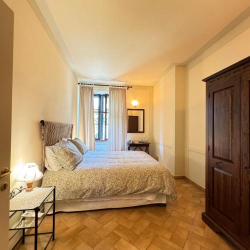 a bedroom with a bed and a window at B&B Podere Cottimellino - Montalcino - Val d'Orcia in Montalcino