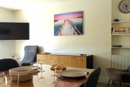 Photo de la galerie de l'établissement T3 with balcony - near beach, à Six-Fours-les-Plages