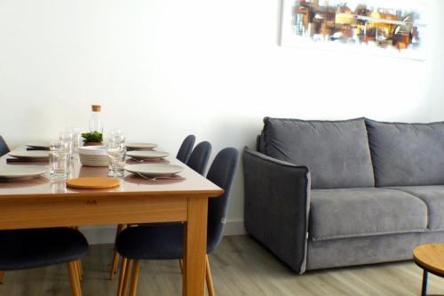 Photo de la galerie de l'établissement T3 with balcony - near beach, à Six-Fours-les-Plages