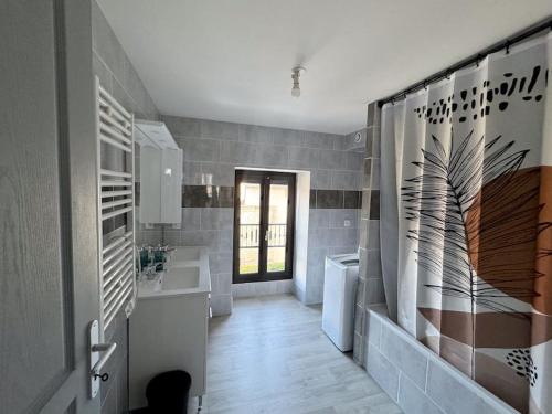 Ένα μπάνιο στο Hébergement centre de la Mûre