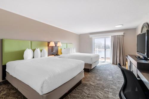 Ogunquit River Inn & Suitesにあるテレビまたはエンターテインメントセンター