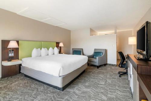 Ogunquit River Inn & Suitesにあるテレビまたはエンターテインメントセンター