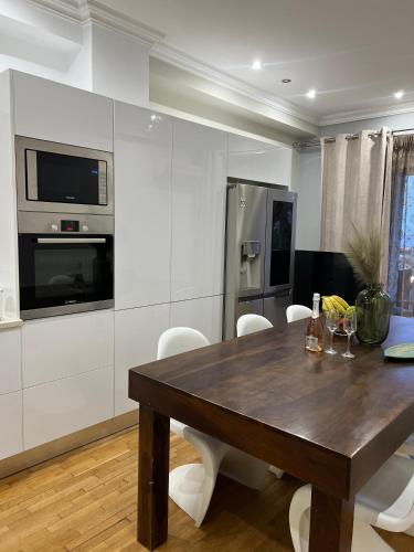 Marina Zeas Seaview House-MarinaQ