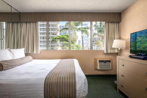 Postel nebo postele na pokoji v ubytování Aqua Aloha Surf Waikiki