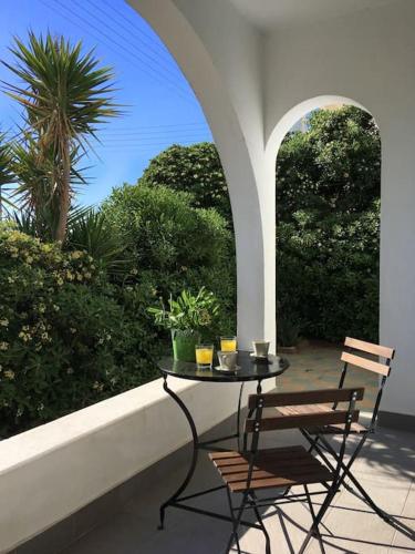 Κήπος έξω από το Sea Front Apartment