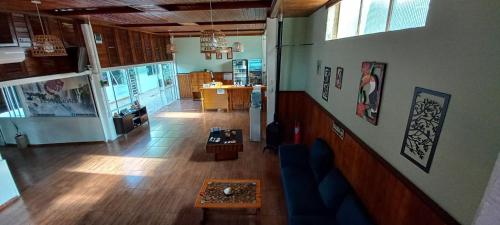 an overhead view of a living room and a kitchen at Nuevo Residencial Uno in Puerto Iguazú