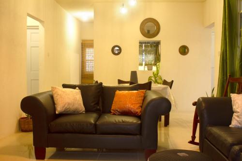 Ruang duduk di Sunrise Breeze Barbados