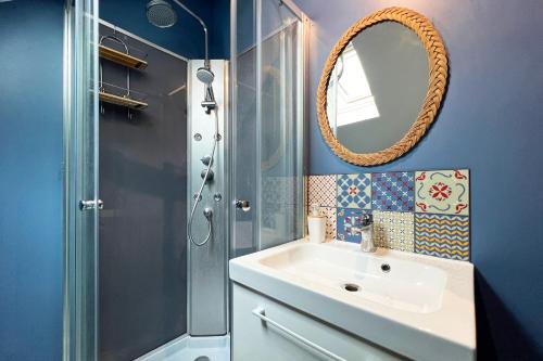 a bathroom with a sink and a mirror at Appart de charme, 2 chambres en centre ville in Cherbourg en Cotentin