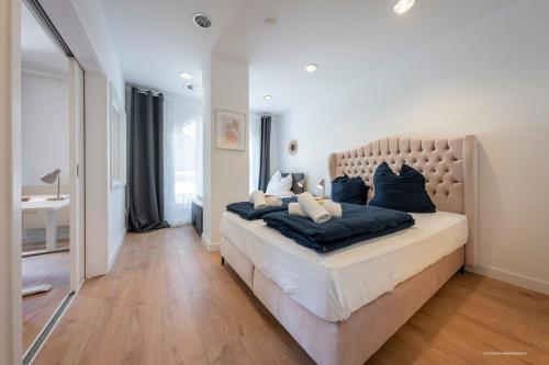 a bedroom with a large bed with blue pillows at XXL Design-Appartement Highdesign 10 Pers zentral nähe Heidelberg und Mannheim in Weinheim