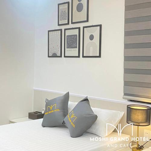 Katil atau katil-katil dalam bilik di Moshi Grand Hotel