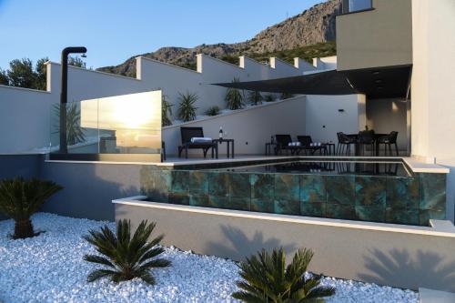 Spectacular villa X with heated pool overlooking Split and sea
