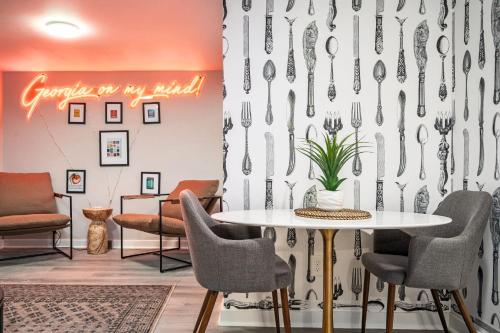 a dining room with a table and chairs at Vibrant 3BD in SylvanHills Near Southside Beltline in Atlanta