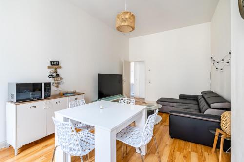 a living room with a white table and a couch at SC Collection - Charme et Grandeur de la Lorette in Marseille