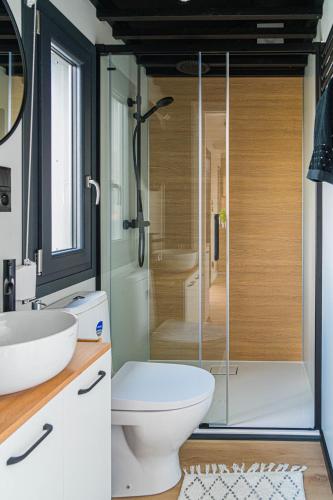 a bathroom with a toilet and a glass shower at Otulina Błonie in Klukowo