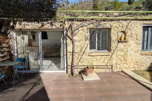 Charmant studio indépendant dans la colline