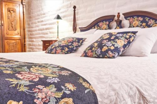 a bed with two pillows and a blanket on it at Boutique Hotel La Carriona in Sangolquí
