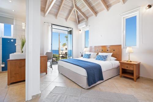 Katil atau katil-katil dalam bilik di Villa Hemera, with heated pool