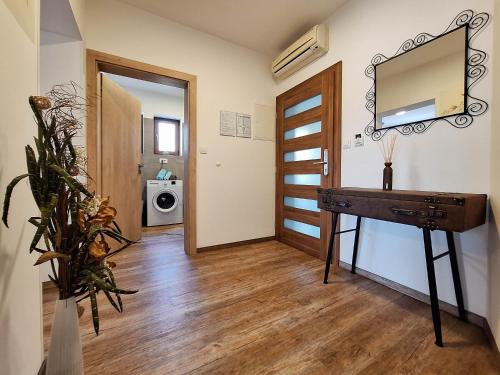 Apartment and Rooms Katunar