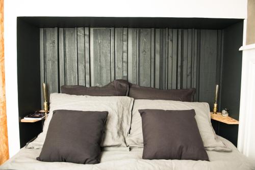 Ένα ή περισσότερα κρεβάτια σε δωμάτιο στο -LA CORDIALITÉ-