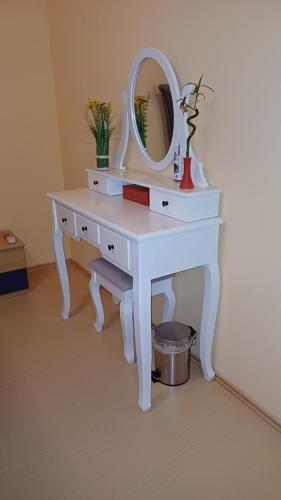 a white dressing table with a mirror on it at Alex & Nicol in Gänserndorf