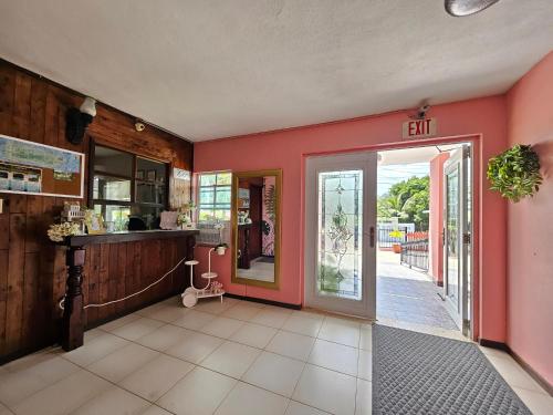 O bucătărie sau chicinetă la Selva Boutique Hotel - Luquillo Oceanfront Retreat - Adults Only