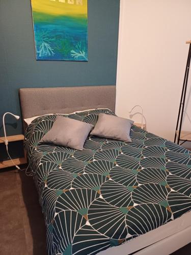 En eller flere senge i et værelse på Escapade Appartement proche centre ville Cabourg