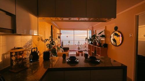 a kitchen with a counter with a view of the ocean at Vista panoramica increible in Viña del Mar