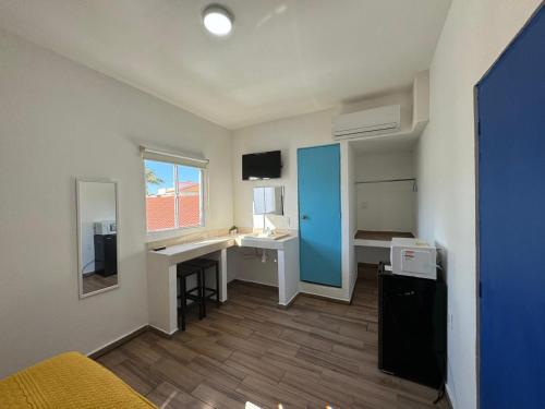 a small room with two sinks and a desk at Isla Venados Habitaciones Vacacionales in Mazatlán