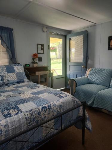 Postel nebo postele na pokoji v ubytování Serenity Motel