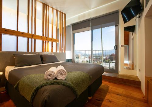 Tempat tidur dalam kamar di luxury Scandinavian townhouse