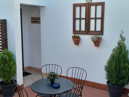 a patio with a table and chairs and a window at Route 2 Torrão in Torrão