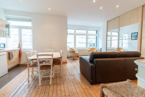 Flat for 6 pers close to the beach