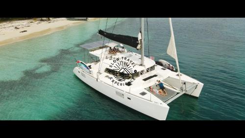 Luxury sailing Catamaran in San Blas with shared rooms