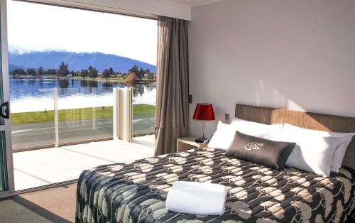 Te Anau Lakeview Holiday Park & Motelsにあるベッド