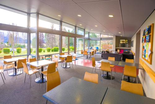 Te Anau Lakeview Holiday Park & Motelsにあるレストランまたは飲食店