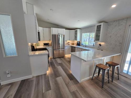 Köök või kööginurk majutusasutuses Eagles Nest is a 40-acre 1400 Sqft Custom Home
