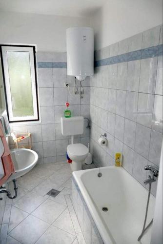Apartments with parking space Barbat, Rab - 23180
