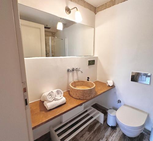 Koupelna v ubytování Leonidas Hotel